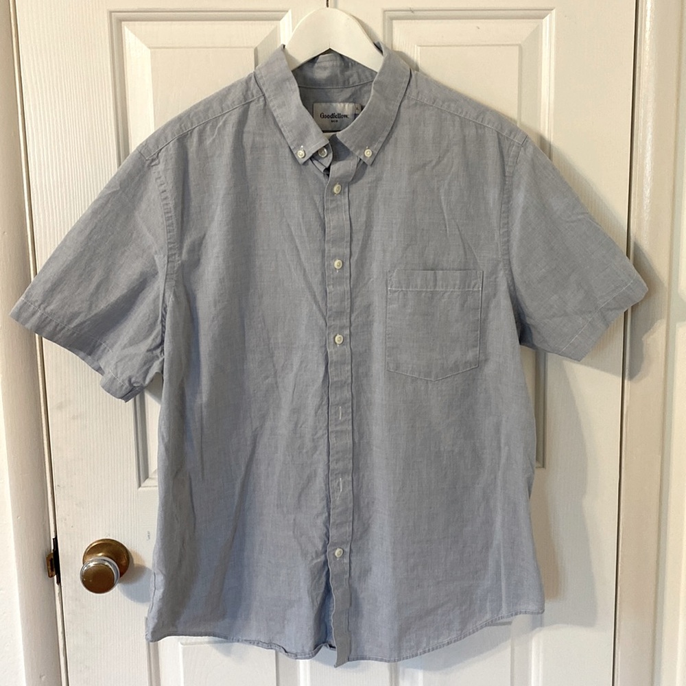 Mens XL short sleeve slim fit button up shirt